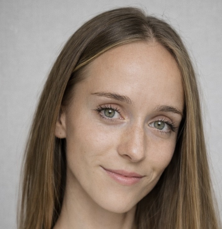 Portrait of Léa Cassé